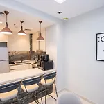 Elegant 2Br Apt Nobles Tower With Pool And Gym