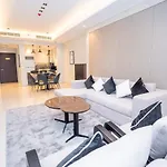 Elegant 2Br Apt Nobles Tower With Pool And Gym