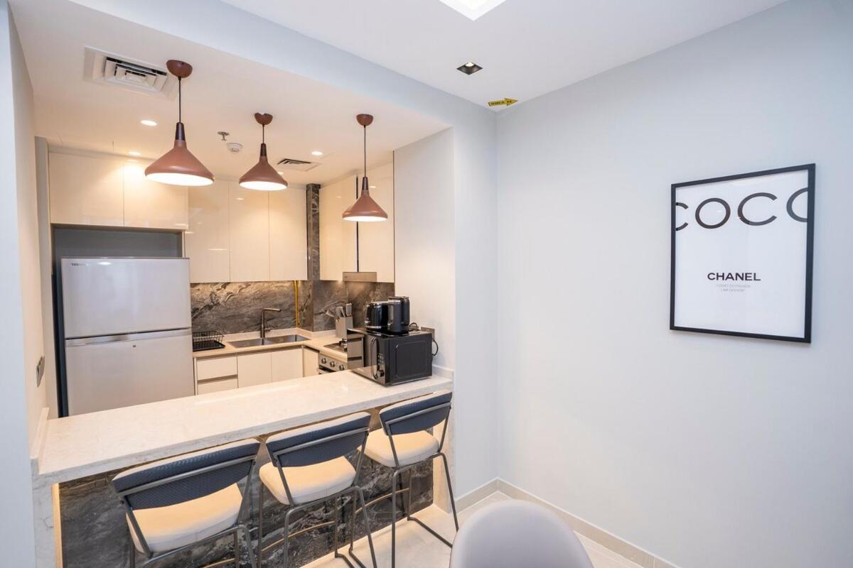 Elegant 2br Nobles Tower With Pool And Gym