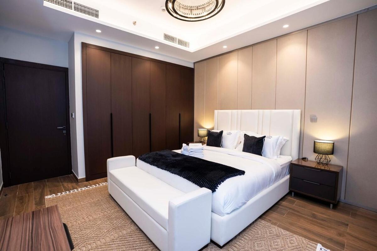 Elegant 2br Nobles Tower With Pool And Gym Appartement Dubai