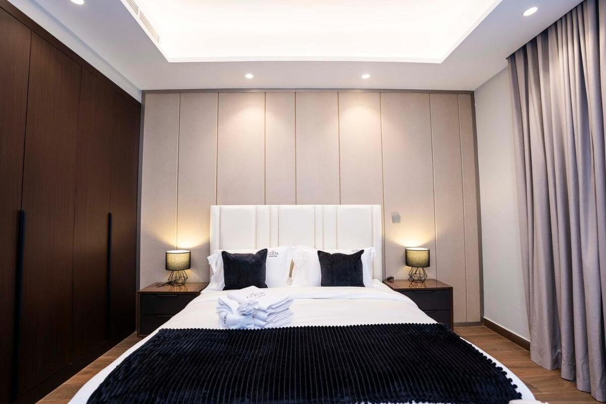 Elegant 2br Nobles Tower With Pool And Gym Dubai