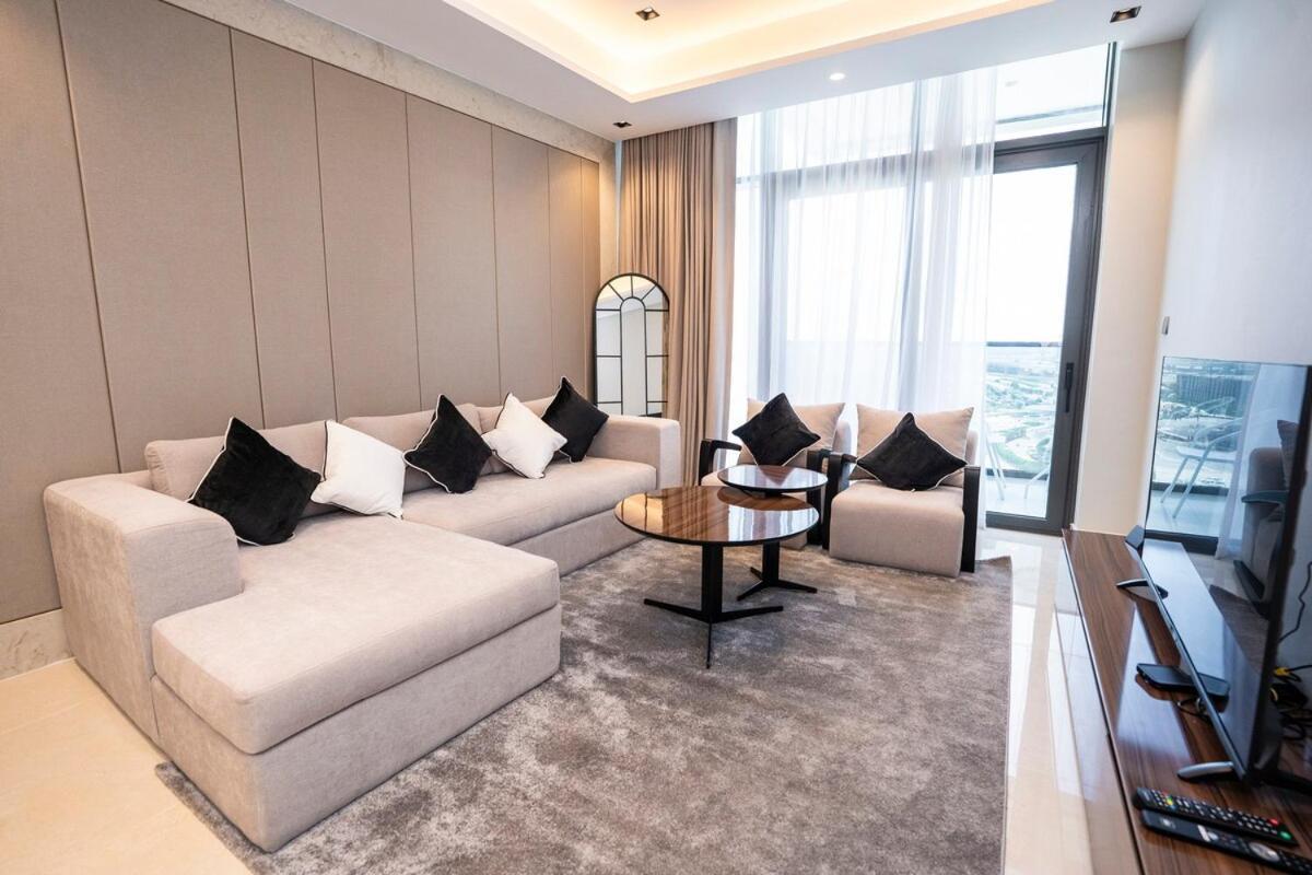 Elegant 2br Nobles Tower With Pool And Gym