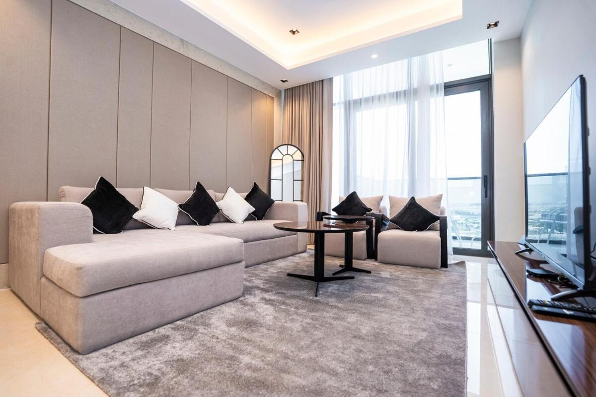 Elegant 2br Nobles Tower With Pool And Gym Dubai