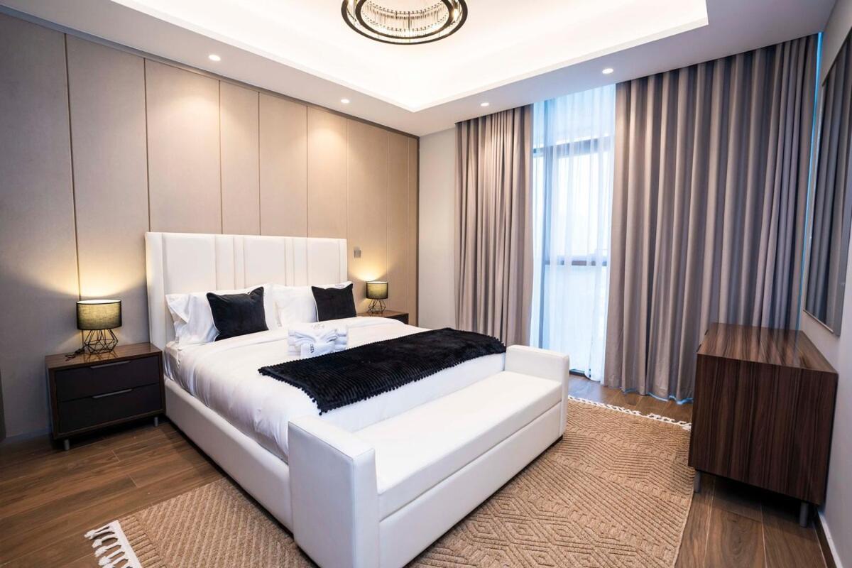 Elegant 2br Nobles Tower With Pool And Gym Appartement Dubai